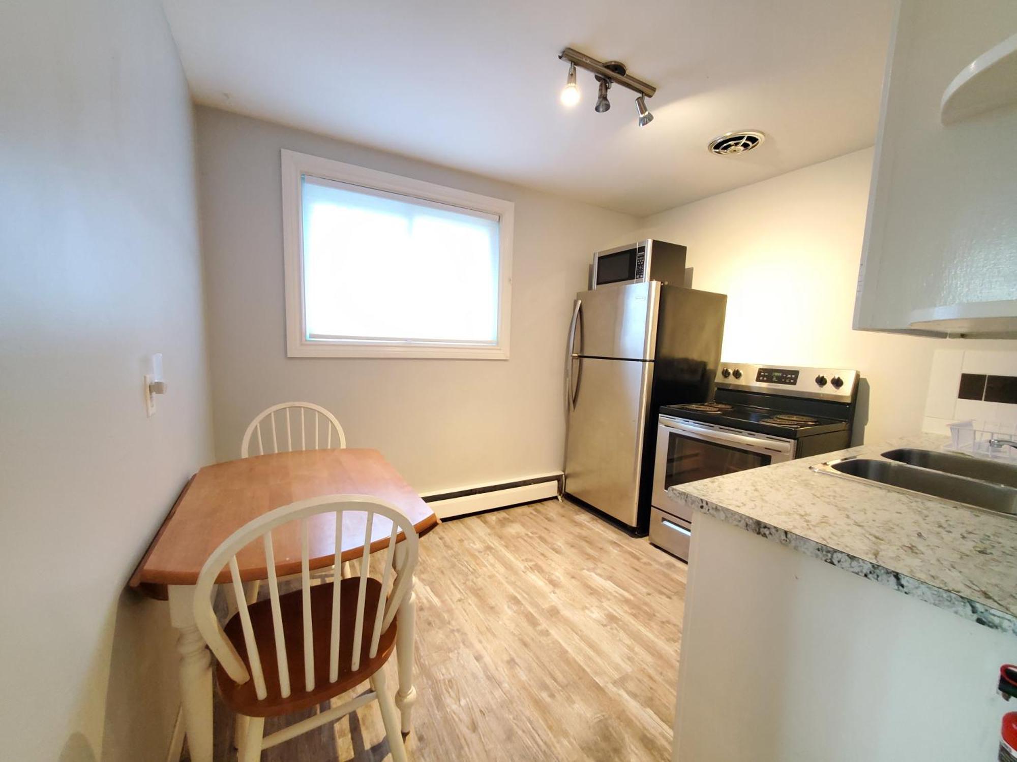 Modern Private 1Br Apt. W/Free Prkg + Fast Wi-Fi Apartment Sault Ste. Marie Exterior photo